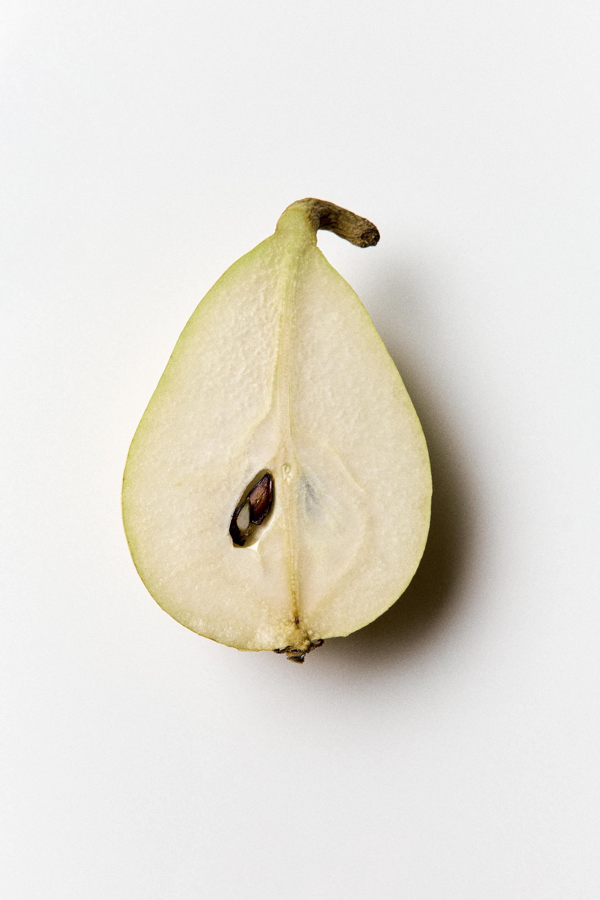SULTRY PEAR EDP 80 ML (2.72 FL. OZ).